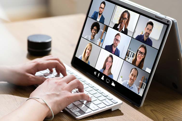 Kostenlose_Veranstaltungen_755x505px Online Teammeeting auf einem Tablet.